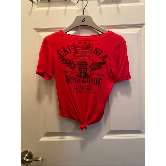 NWOT Windsor Women’s Red Distressed Knotted Crop Top Graphic Tee Size Small - Picture 1 of 3